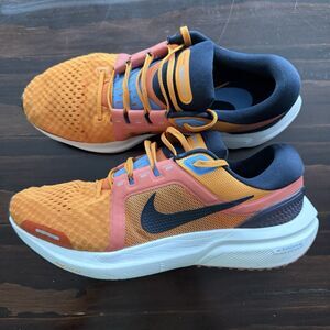 Size 10.5 - Nike Air Zoom Vomero 16 Light Curry Dark Obsidian